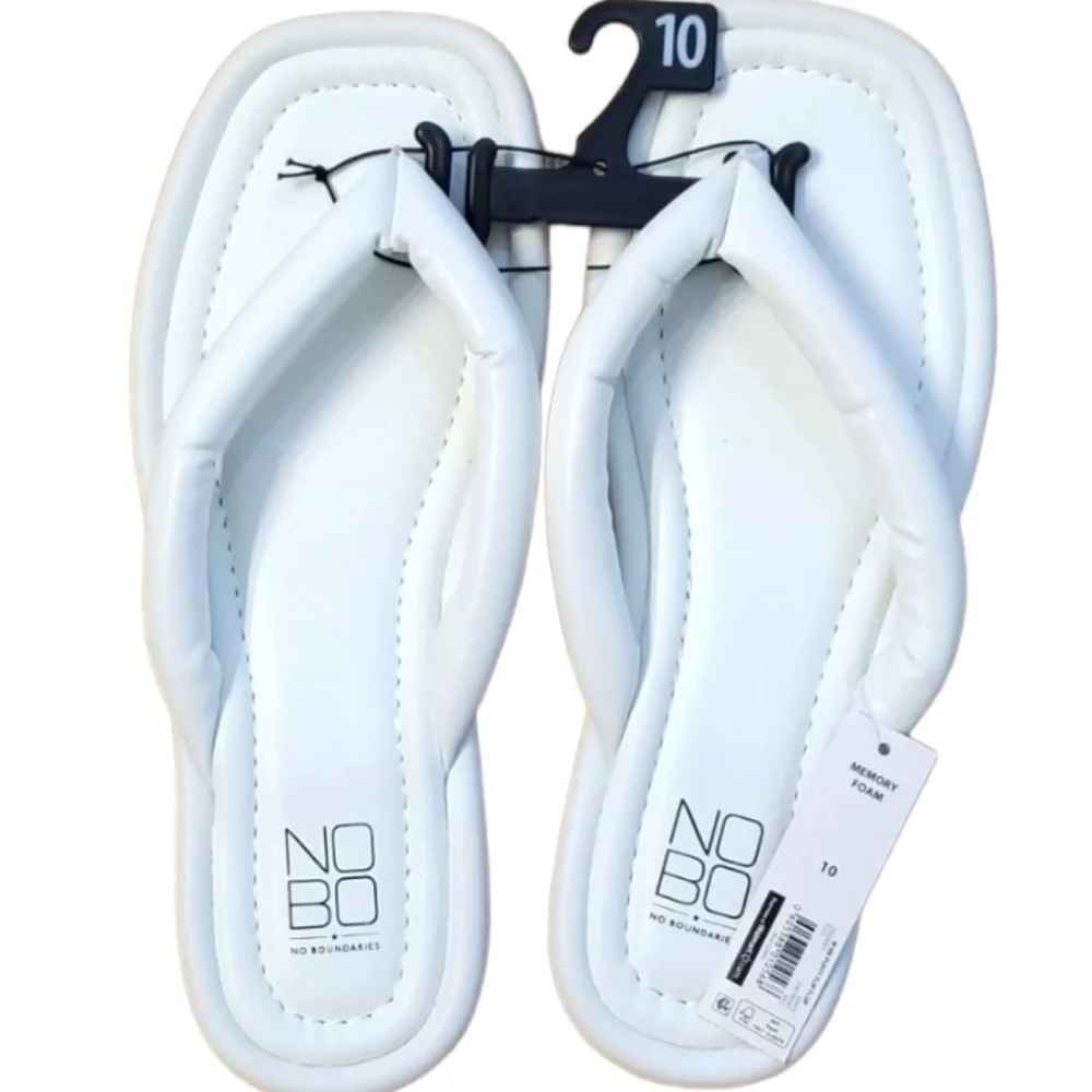 No Boundaries Womans Memory Foam White Thong Sandals‎ Size 10 NWT